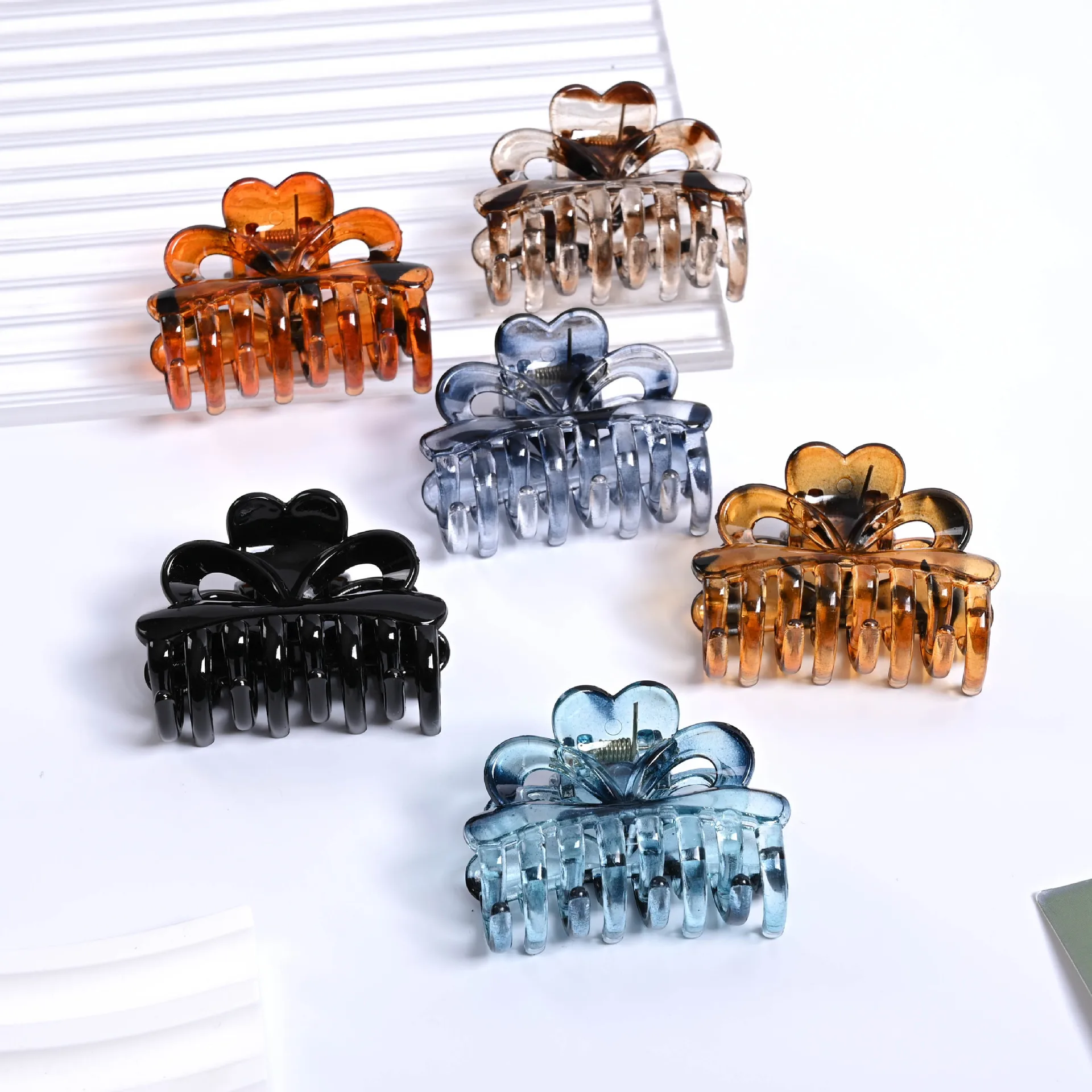 6 חתיכות של ציפורני שיער בצורת לב אלגנטיות במגוון צבעים, מתאימות לקישוט יומי לבנות