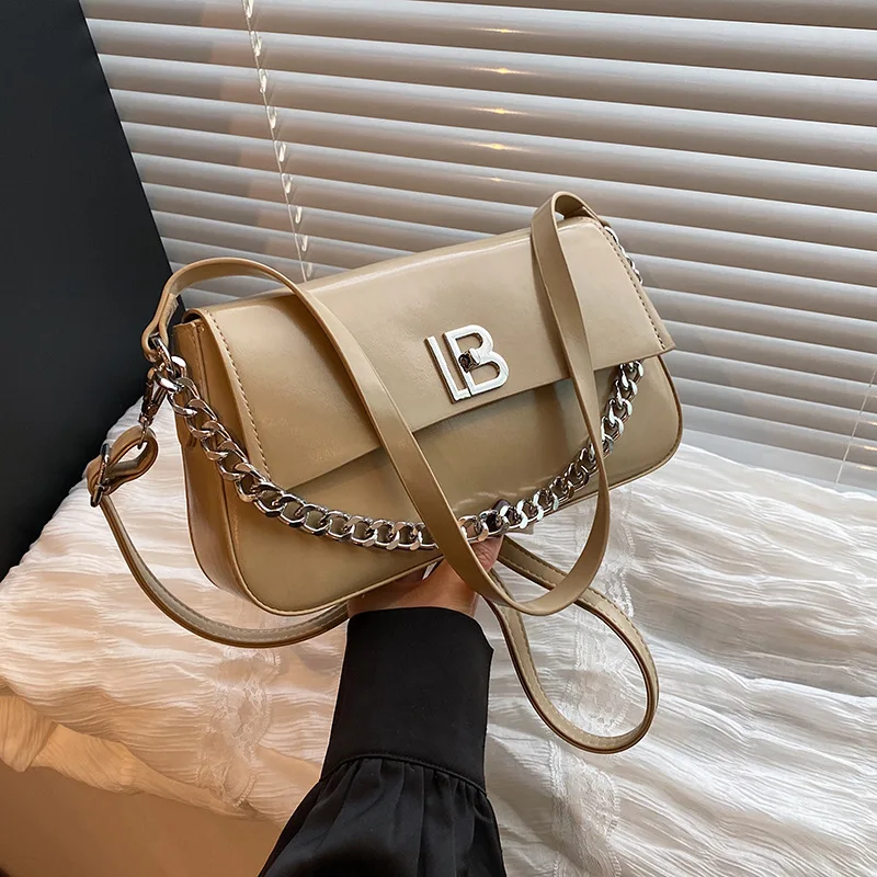 حقيبة نسائية بسيطة جديدة راقية مصممة حقيبة ركاب تريند باريس مع جلد عالي الجودة وتفاصيل حقيبة ساعي مصقولة