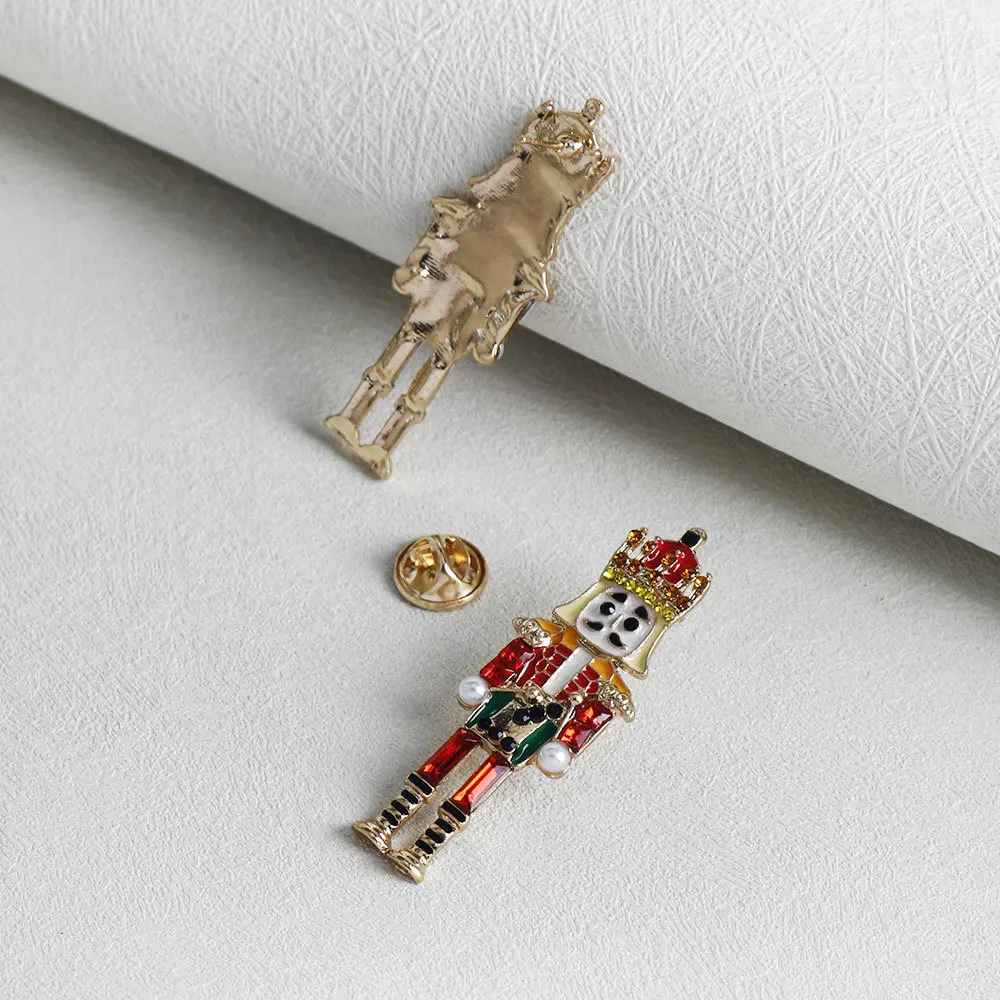 Broche de Cascanueces, alfileres esmaltados, insignias de solapa de películas divertidas, broches de Manga para mujer, accesorios de joyería de moda, regalos de navidad