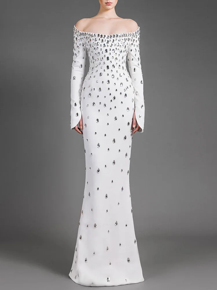 

Новейшее вечернее платье HIGH STREET 2026 года – дизайнерское женское макси-платье с открытыми плечами, бисерной отделкой и вырезом-лодочкой