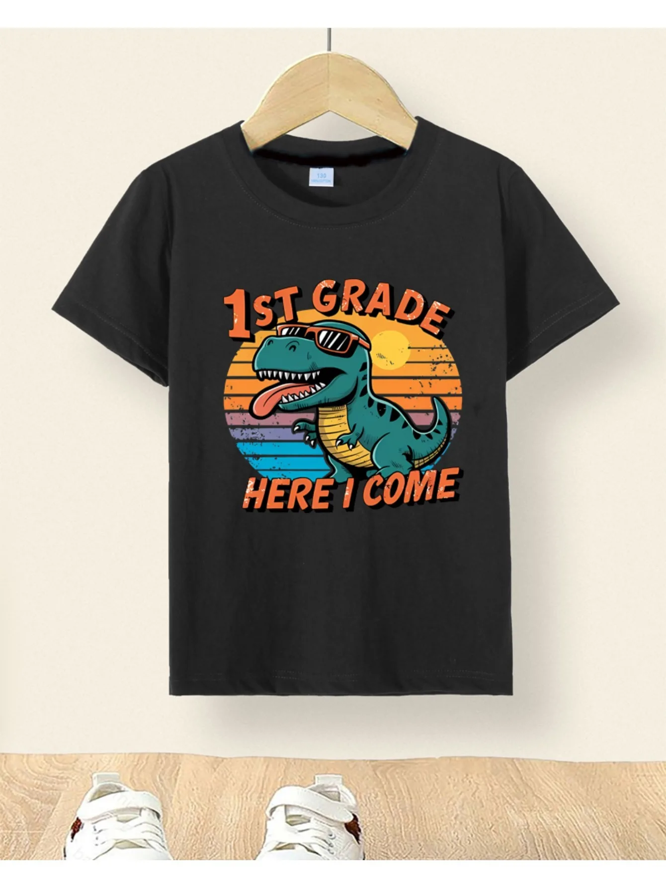 

Летняя повседневная удобная футболка для мальчиков — «1ST GRADE LEVEL UNLOCKED» и футболка с круглым вырезом с короткими рукавами и рисунком геймпада, подарок на день возвращения на родину