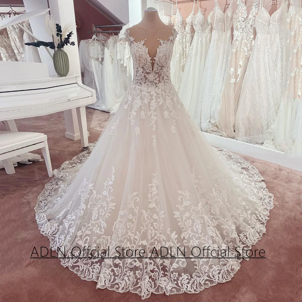 

Luxury Wedding Dress Customized Cap Sleeve Scoop Neck Sequined Applique Court Train Illusion Bridal Gown Vestido De Noiva