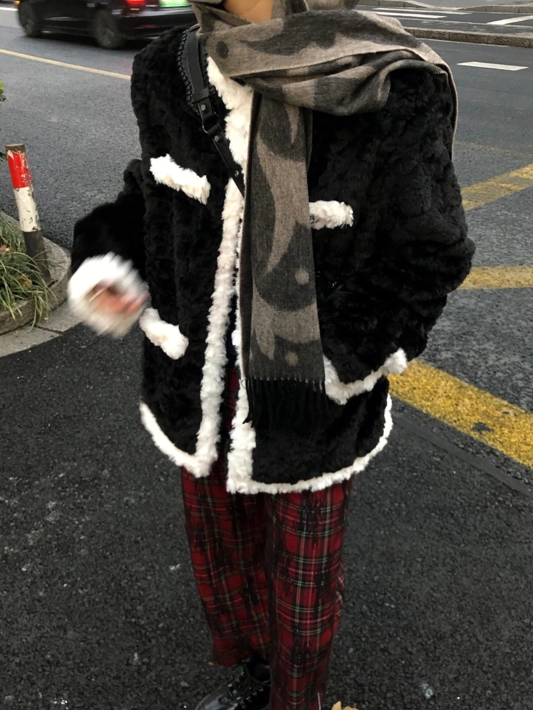 

2025 New Korean Sle Thiened Bla Fur Coat Women's Warmth Plu Rabbit Fur Jaet Trendy Commute Sle Long Sve Coat