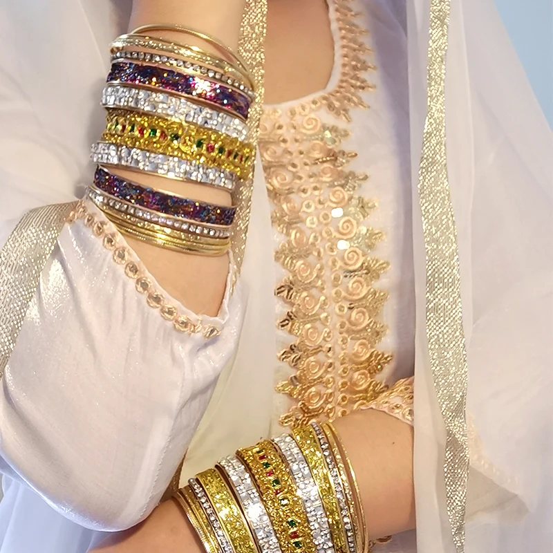 سوبر فلاش سوار المرأة الخفيفة الفاخرة الرائعة النمط المصري نسخة ضيقة غريبة مليئة بالماس سوار الرجعية