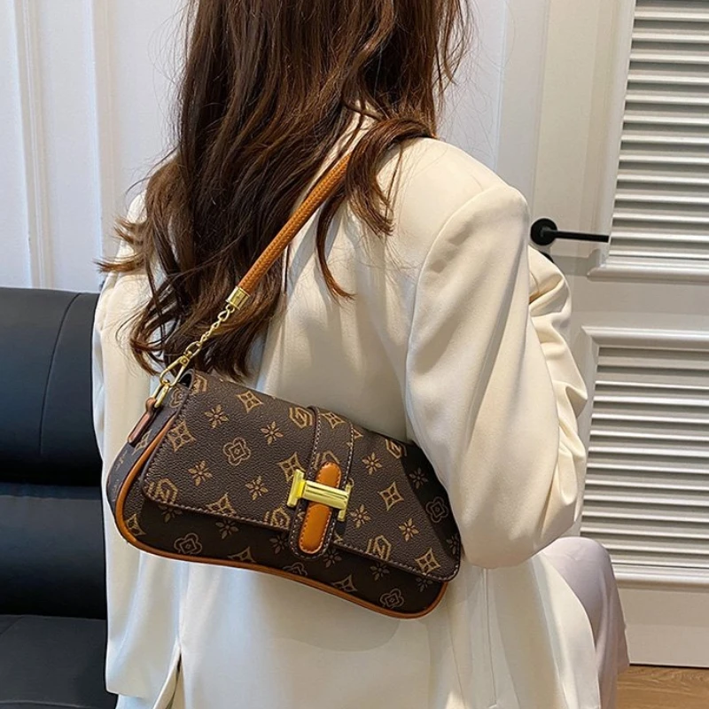 

Модная и универсальная сумка через плечо на одно плечо, высококачественная и нишевая сумка для подмышек, маленькая квадратная сумка с принтом большой вместимости