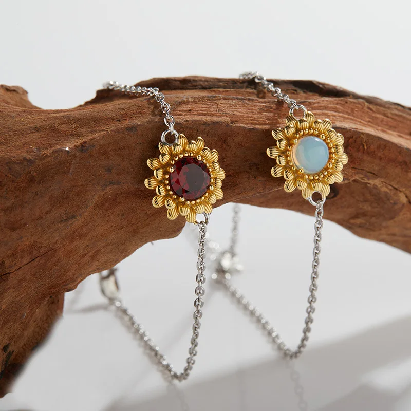 

Vintage Daisys925Sterling Silver Inlaid Natural Garnet Gemstone Opal Bracelet for WomenINSHigh-end Jewelry