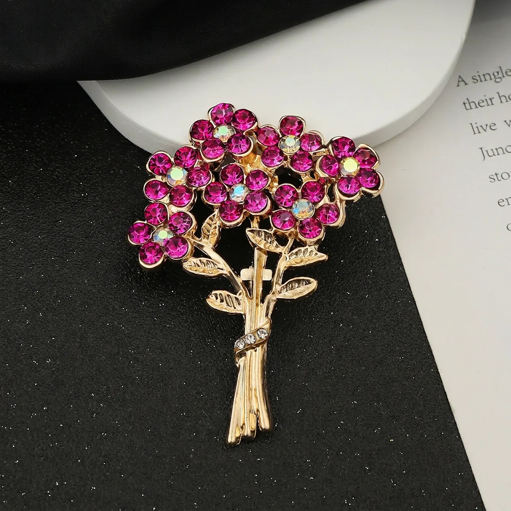 Broche de diamantes de imitación fucsia, broche romántico chapado en oro, broche de aleación de moda, broche compacto para ropa, para suéteres, cárdigans, ropa formal