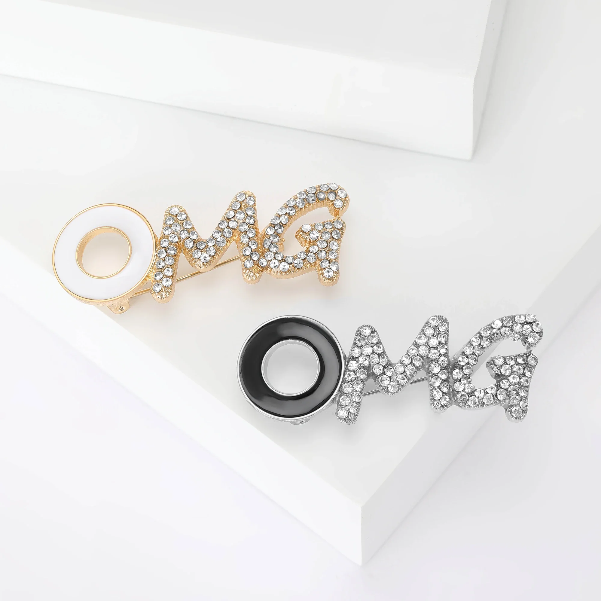 Creative Personality English OMG Brooches for Women Unisex Alphabet Pins 2-color Available Office Party Gifts Accessories