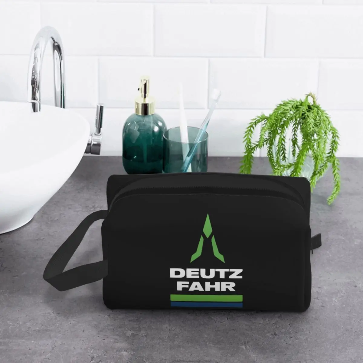 

Бестселлер Deutz Fahr Logo Товары Косметичка Косметичка Органайзер для хранения Dopp Kit Туалетные принадлежности Косметичка Пенал