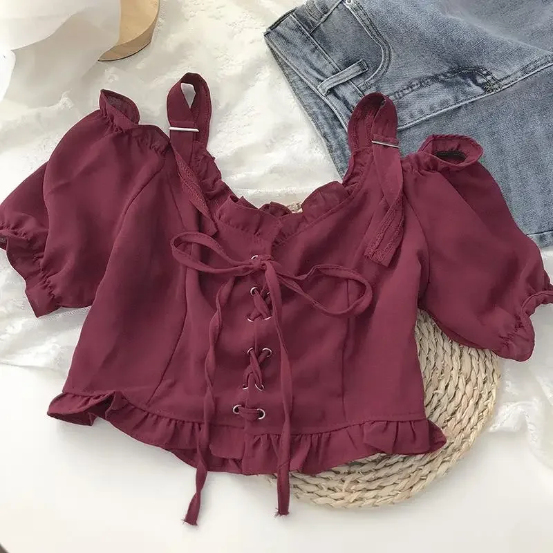 بلوزات حريمي بأكمام منتفخة ورقبة مائلة متينة النسخة الكورية قطع علوية نسائية صيفية عصرية يومية تناسب كلية Kawaii