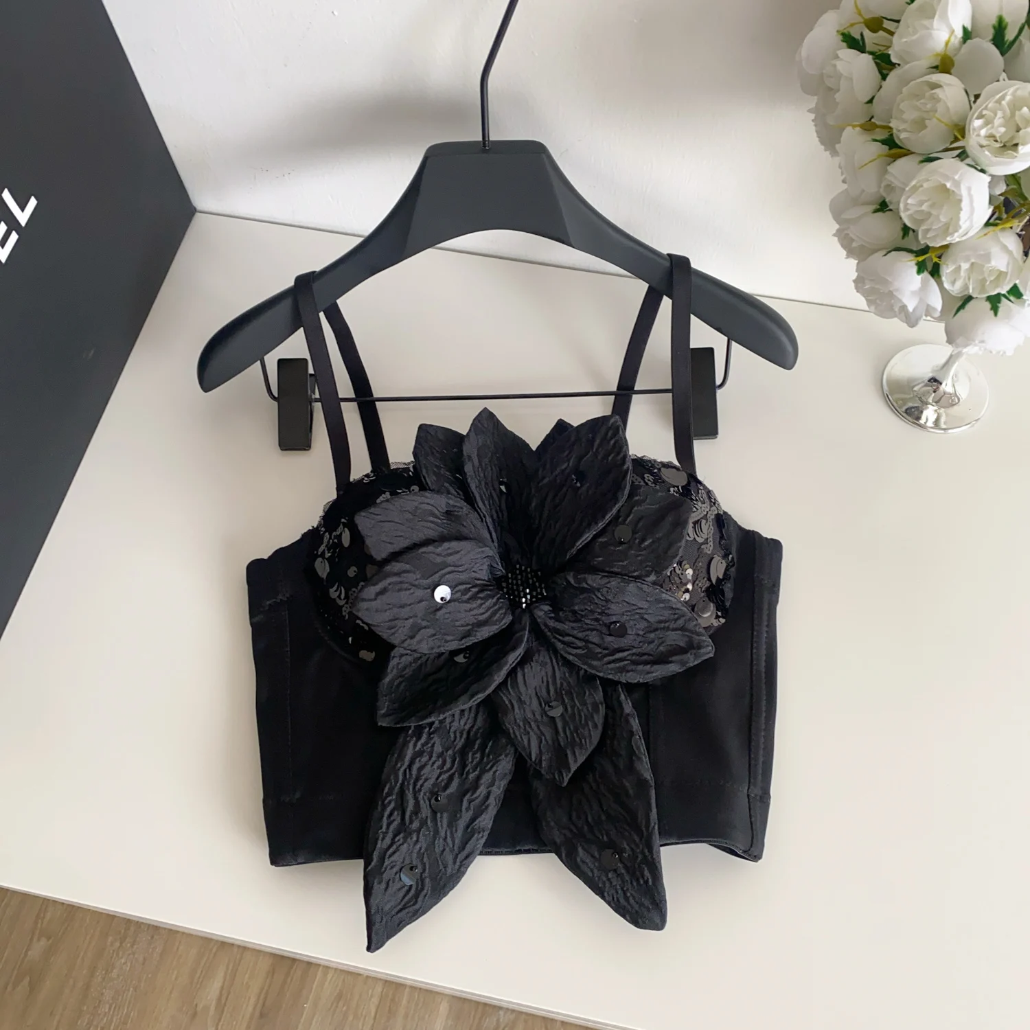 

Sexy Slim sequin floral sleeveless Chic Korean Camis Tank Top Fashion Off Shoulder Summer Women Clothing