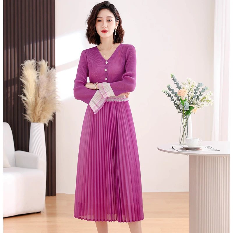 2024 Spring New Three Mansion Pleated Magic Dress for Women's Western Style Slimming High end Printed Large V-neck Dress