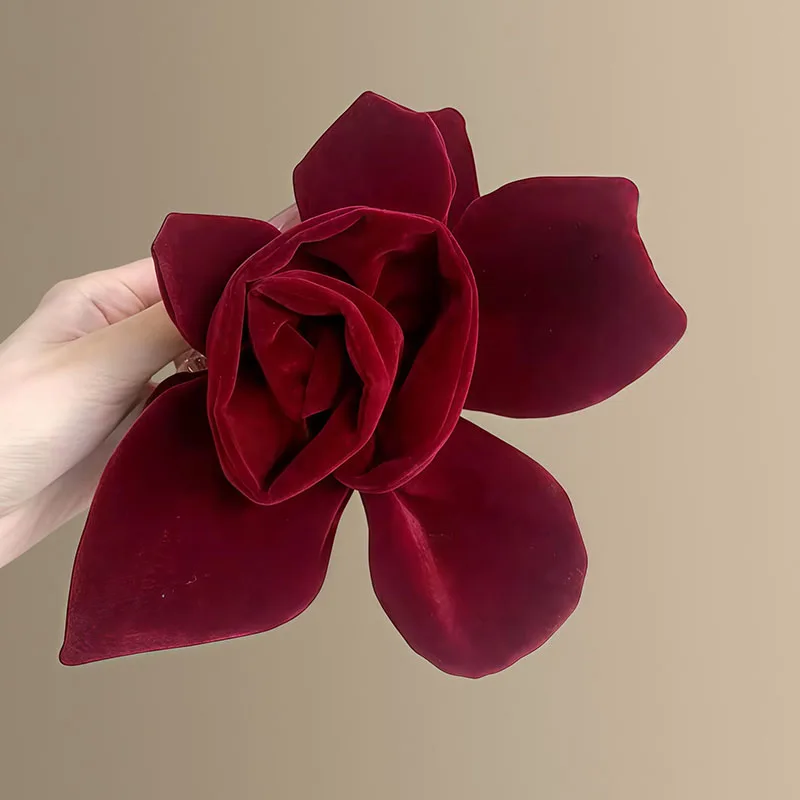 دبوس شعر أنيق باللون الأحمر المخملي على شكل وردة على شكل قرش للنساء، غطاء رأس بمخلب شعر مثالي لإكسسوارات شعر الفتيات المحبة للتجميل