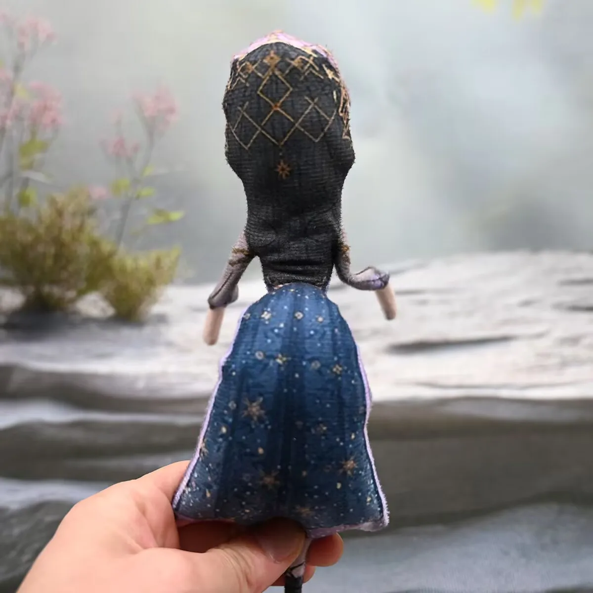 Новая плюшевая игрушка «Иdentity V» «Psycholog, Patient» имеет проволочные рамы для рук, ног и могут быть формирована в куклу.