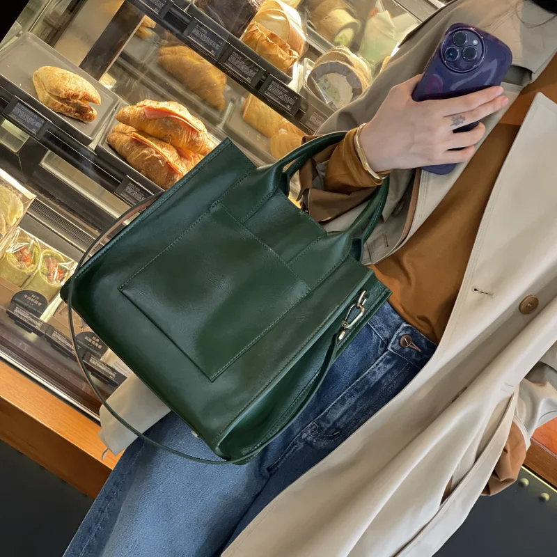 2025 Winter Large Capacity Bucket Tote Bag Green Maroon Color 100% Oil Wax Cowhide Leather Women Shoulder Bag 2 Straps Hand Bag