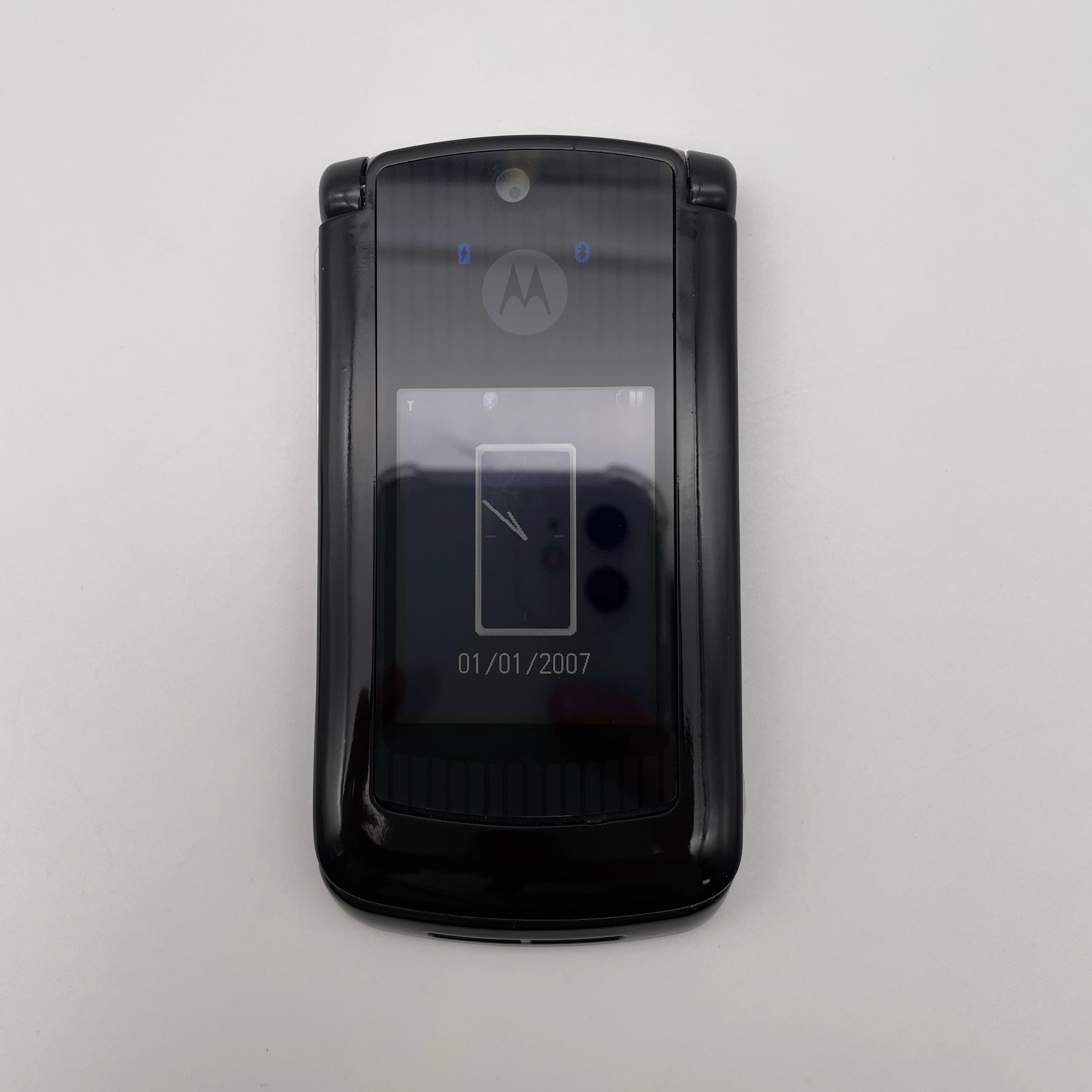 هاتف محمول أصلي مستعمل Motorola RAZR2 V8 بشريحتين غير مقفول 2G مقاس 2.2 بوصة 2 ميجابكسل 770 مللي أمبير في الساعة هواتف ذكية بحالة جيدة