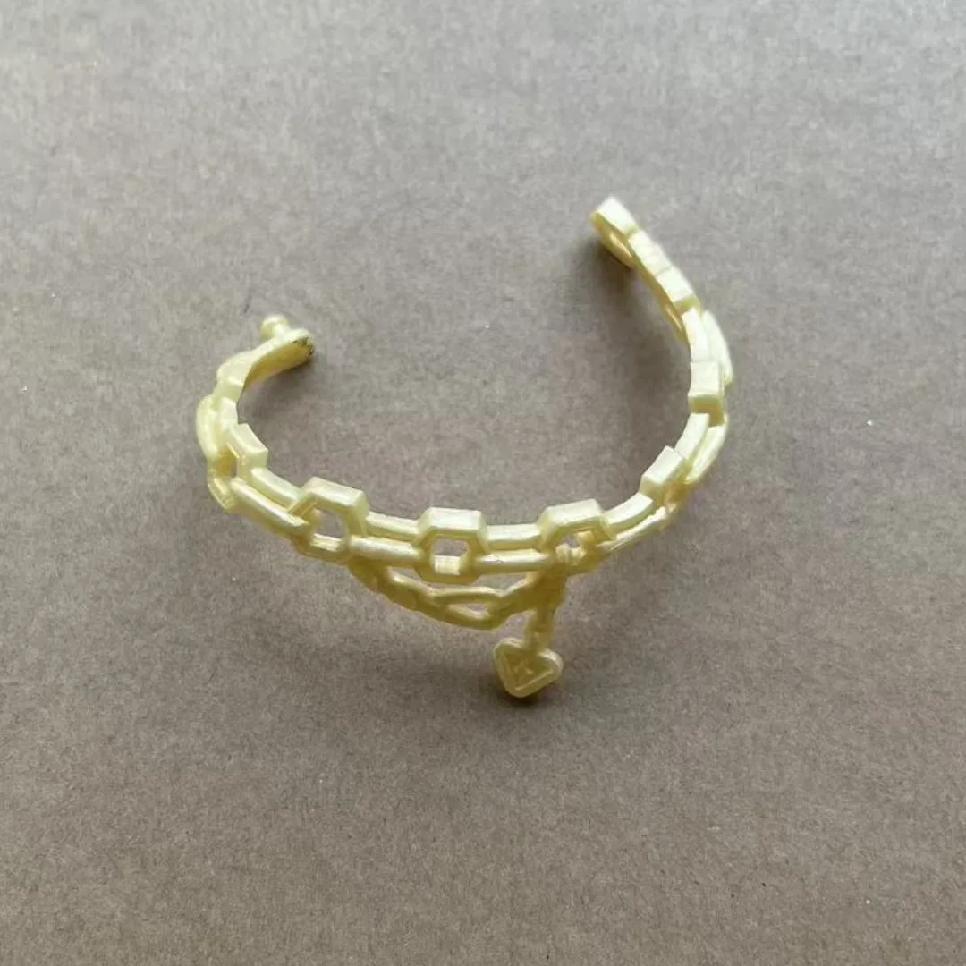 DIY Monster-Puppen-Teile: Original-Zubehörset mit Hüten, Zauberstäben, Gürteln, Handringen, individuellen Hemden und Bändern für kreatives Basteln – Detail 5