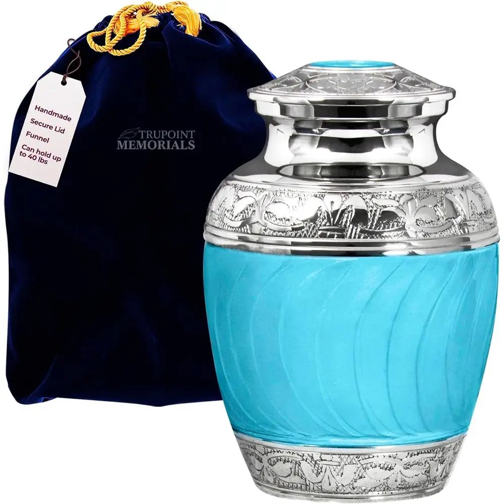 

Светло-голубая урна ручной работы для праха любимых близких