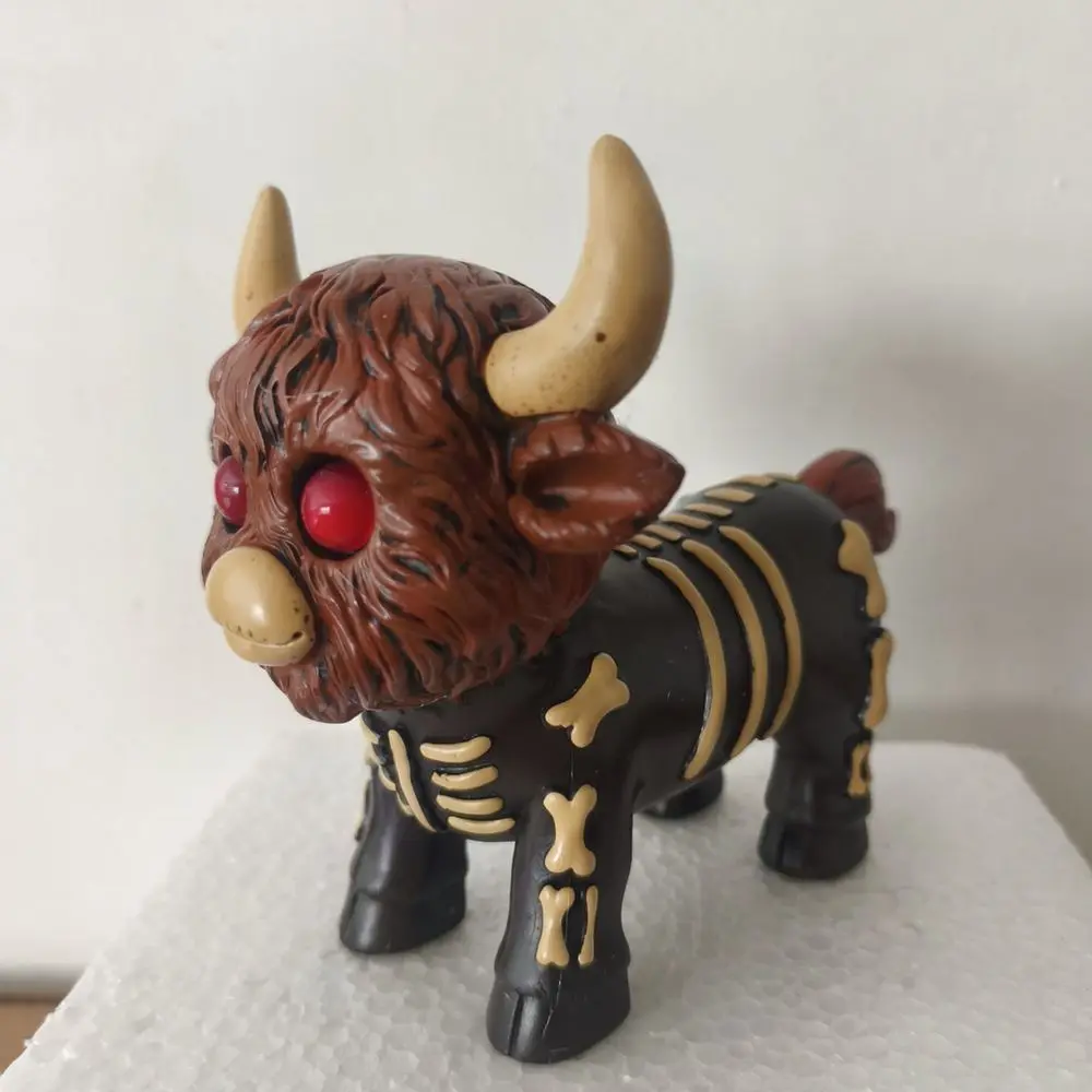 Cute Highland Cow Statue Resin Scottish Cattle Craft Figurine Modern Home Desktop Decoration Office Desk Accessories Gift