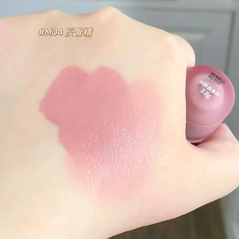 บลัชออนเนื้อลิควิดสีชมพูเฮเว่น พิงค์ ให้สีชมพูอมม่วง เนื้อเนียนนุ่มแบบกำมะหยี่ ติดทนนาน กันน้ำ ไม่เลอะง่าย แต่งหน้าได้ง่าย