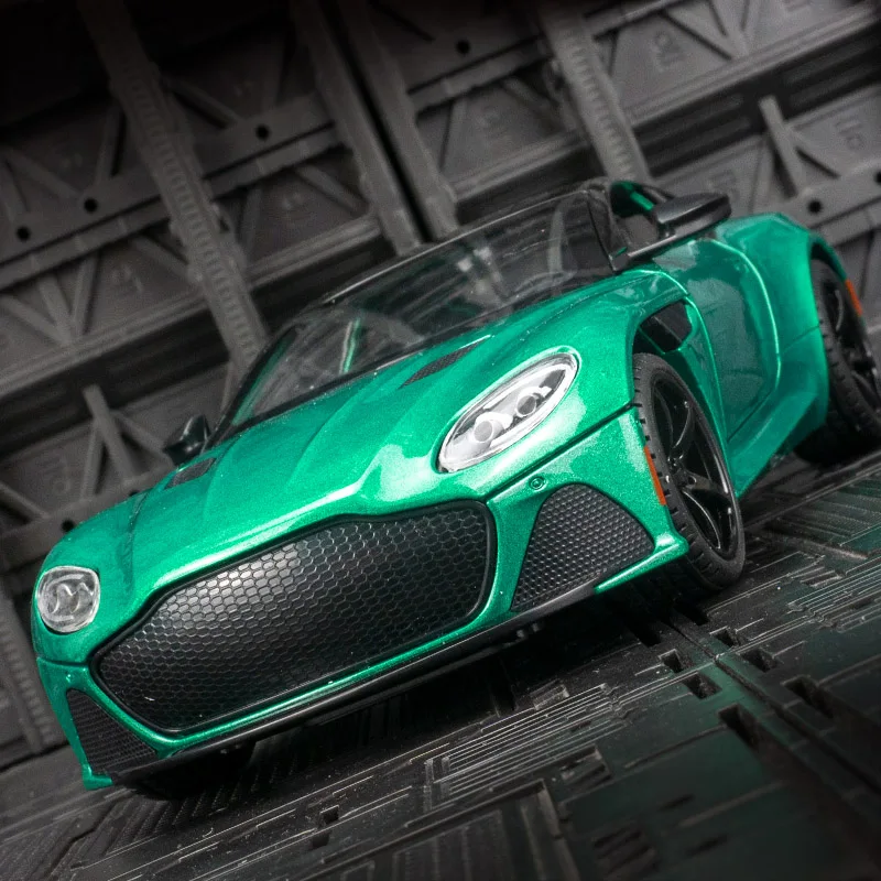 

1:22 Aston Martin DBS alloy car model acousto-optic pull-back boy toy door and hood trunk can be opened