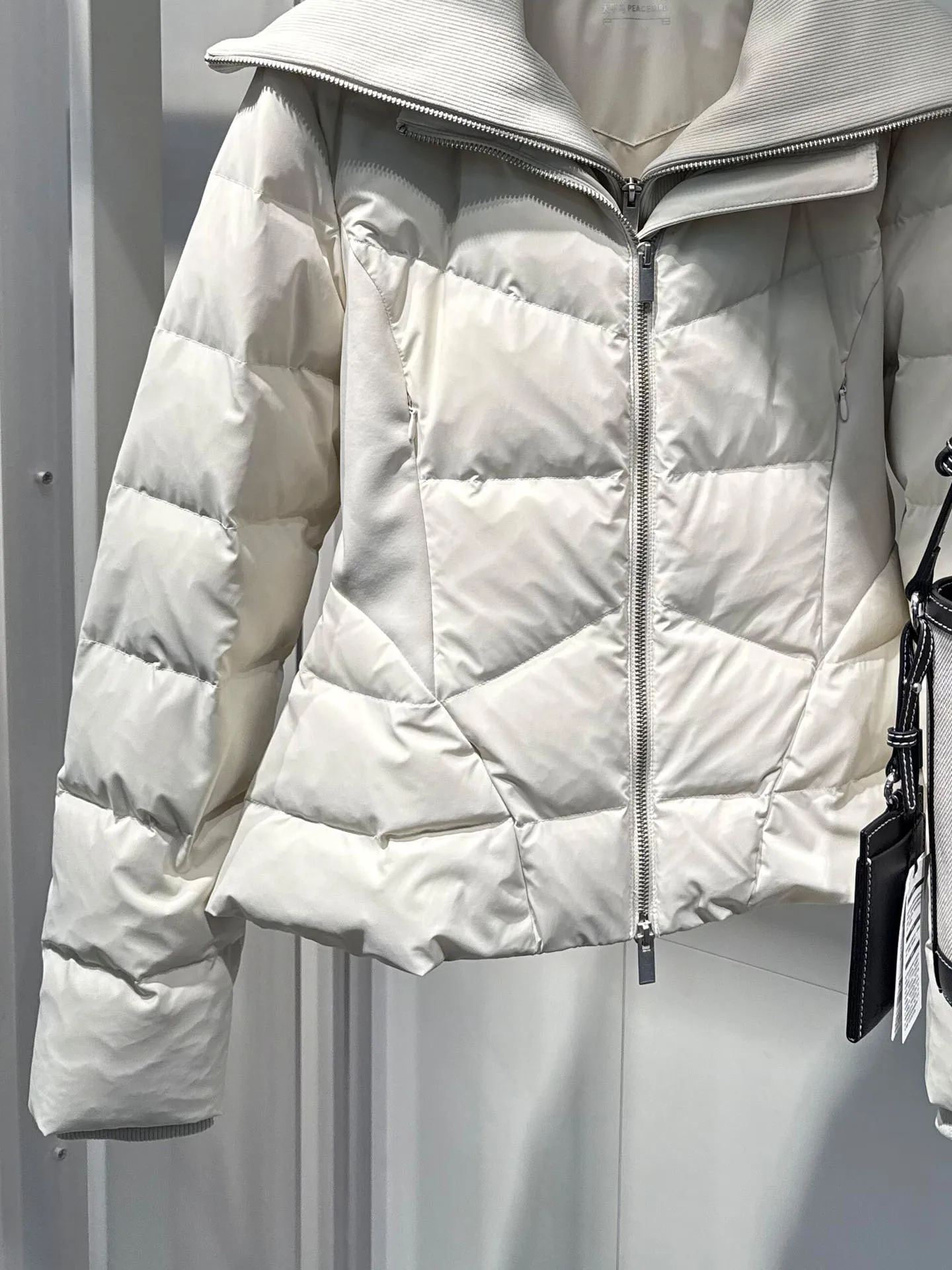 Kurtka puchowa damska Ele ort, nowość na zimę 2025, wyszczuplająca, z wysokim stanem, zapinana na zamek, kolorowa, do pracy, elegancka.