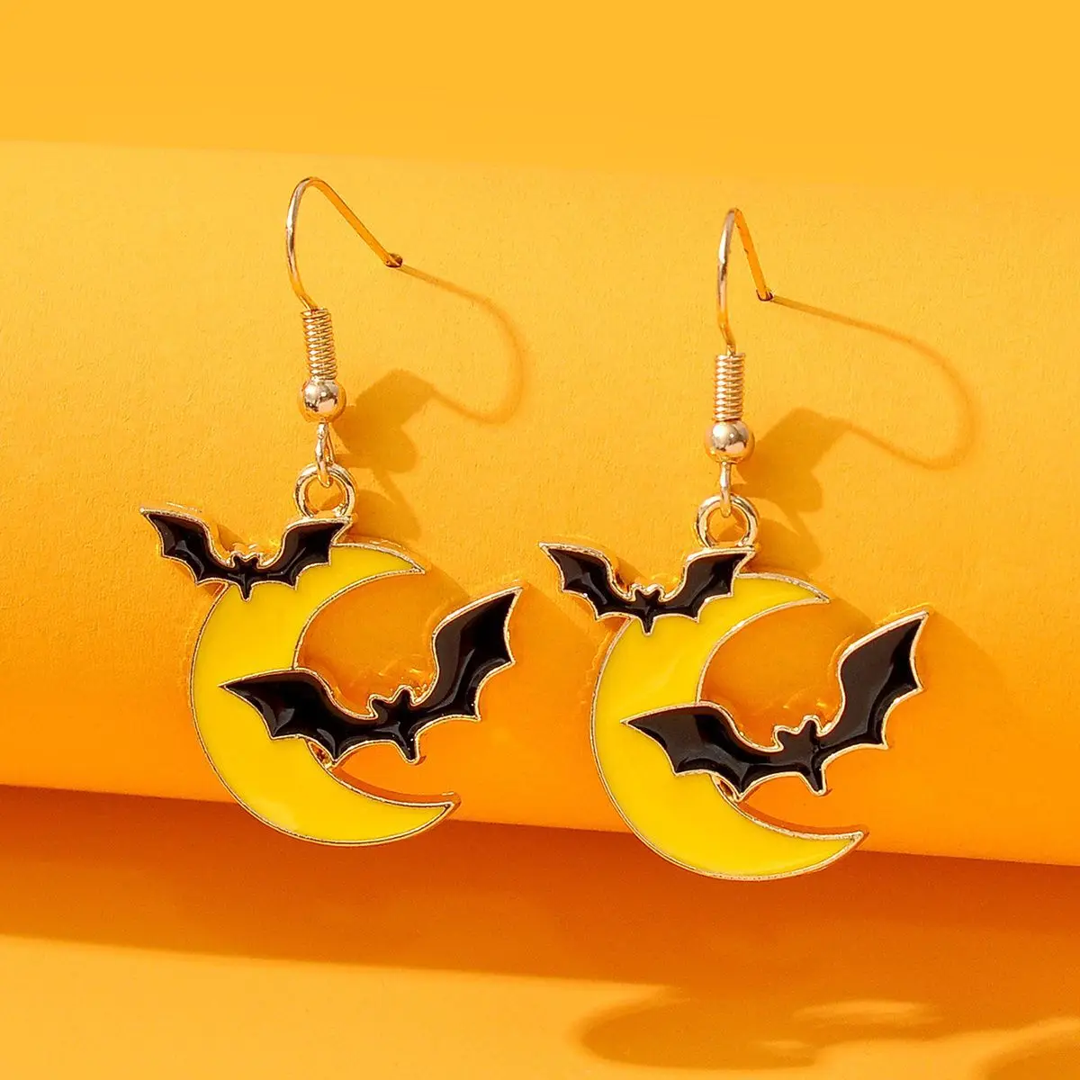 Halloween Moon Bat-Shaped Metal Earrings for Women Enamelled Halloween Bat Earrings Witches Hat/Black Cat on a Broomstick/Ghost