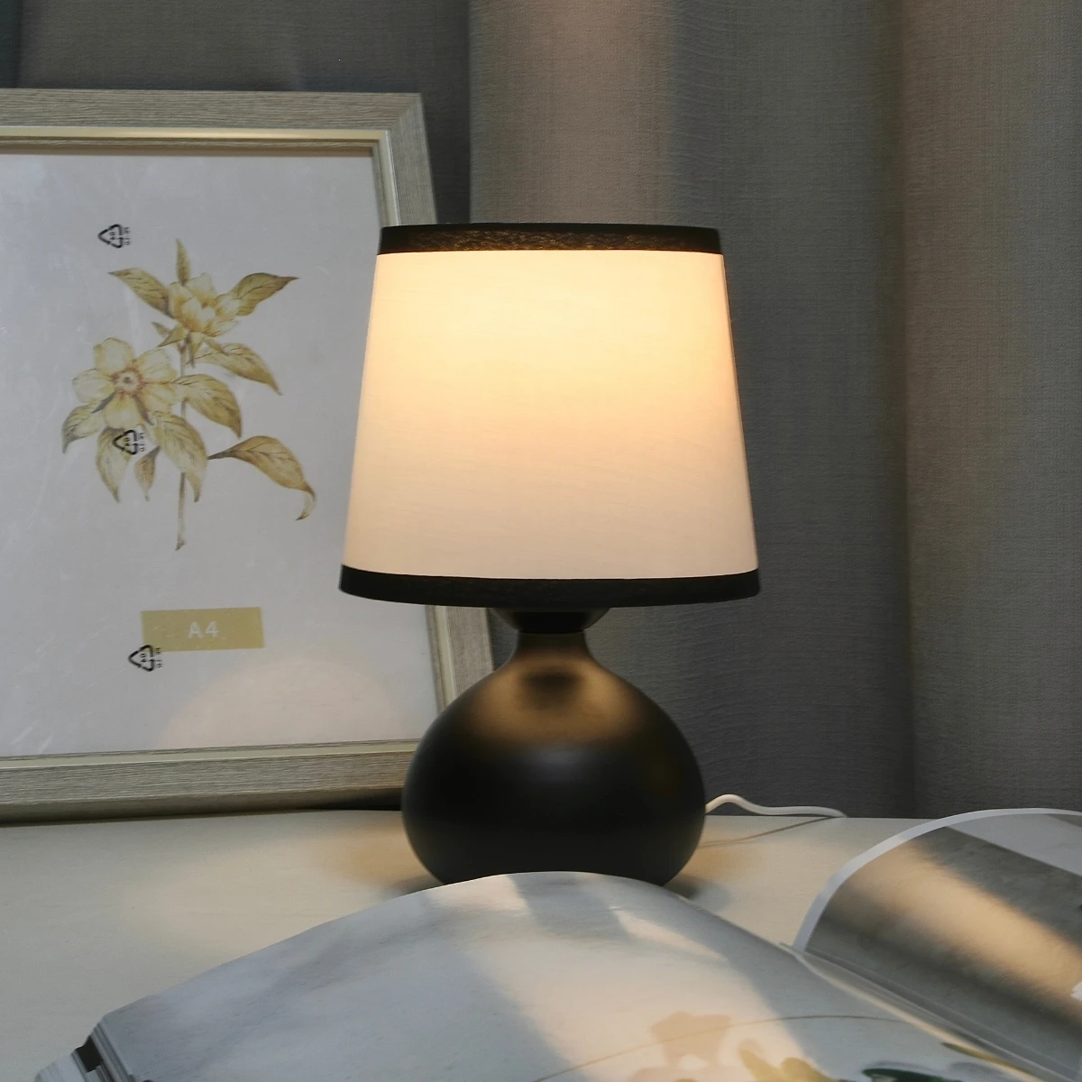 Modern linen art table lamp LED home lighting decoration table lamp suitable for bedroom lighting