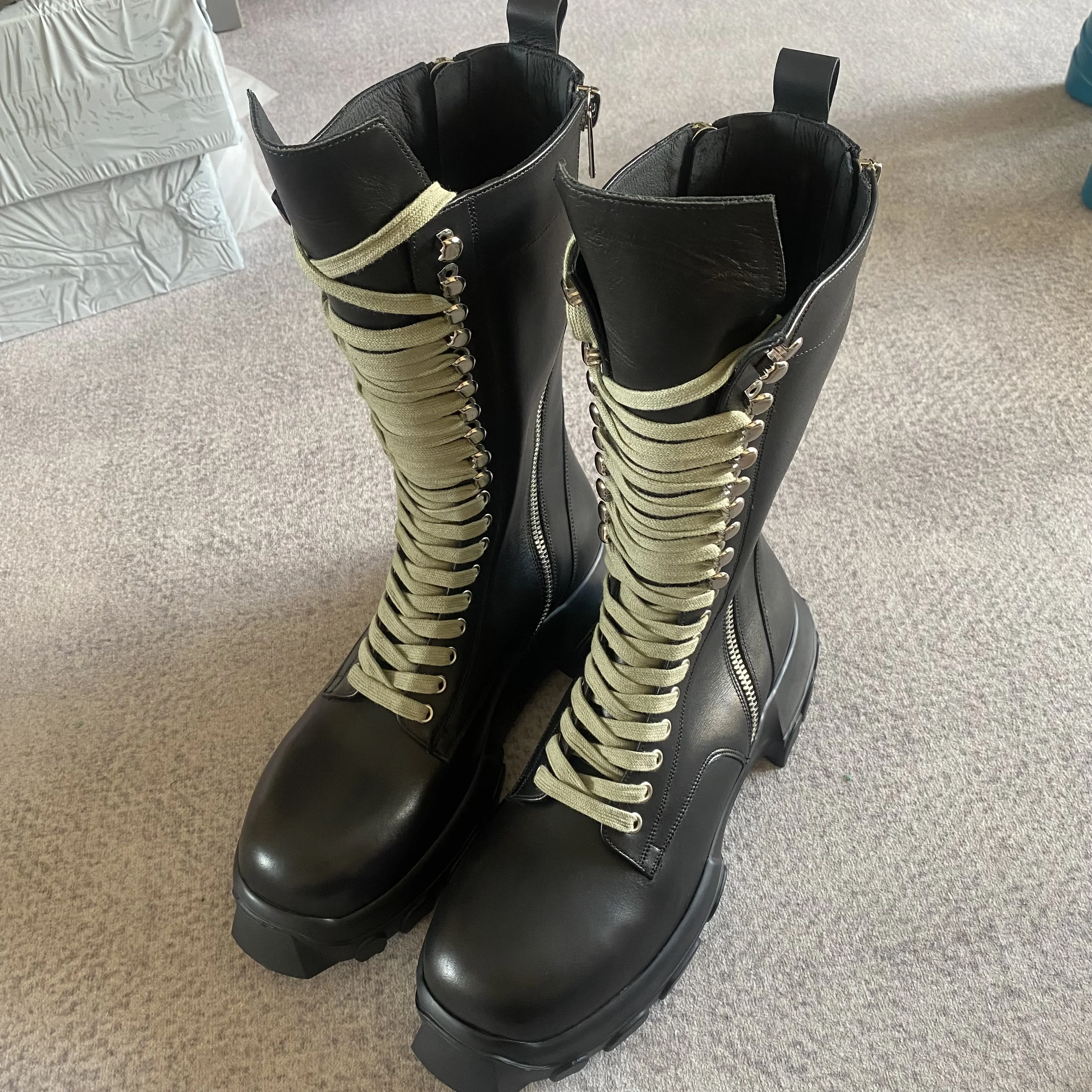 High Quality Cowhide Thick Soled Lace up Motorcycle Knight Bogun Boots Men's Biker Boots for Casual Wear