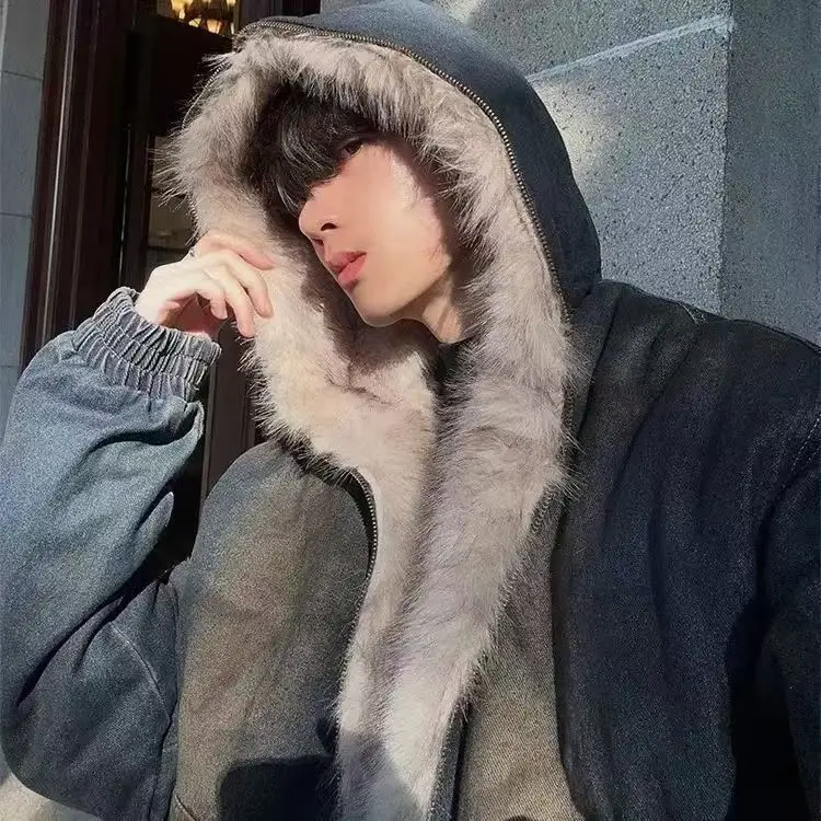 2025年秋冬のカップルの厚手デニムキルティングコットンジャケット、新しいオーバーサイズのファーカラーフード付きコットンジャケット