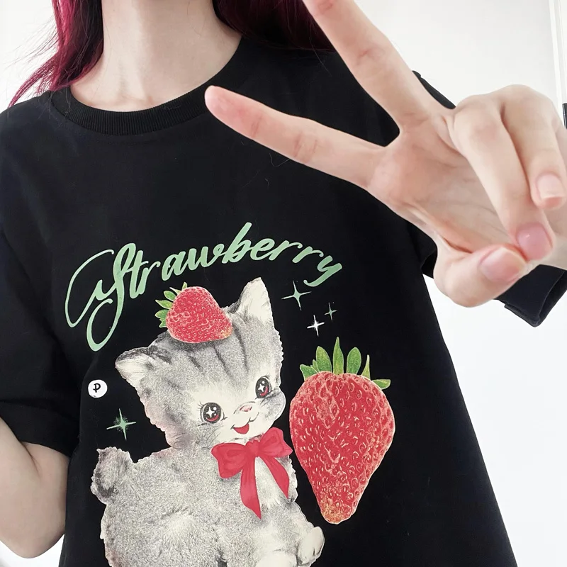 Summer Strawberry Cat Anime T Shirt Women 2023 Kawaii Graphic Tees Female Cotton Soft Tops Harajuku Y2k Clothes Black White