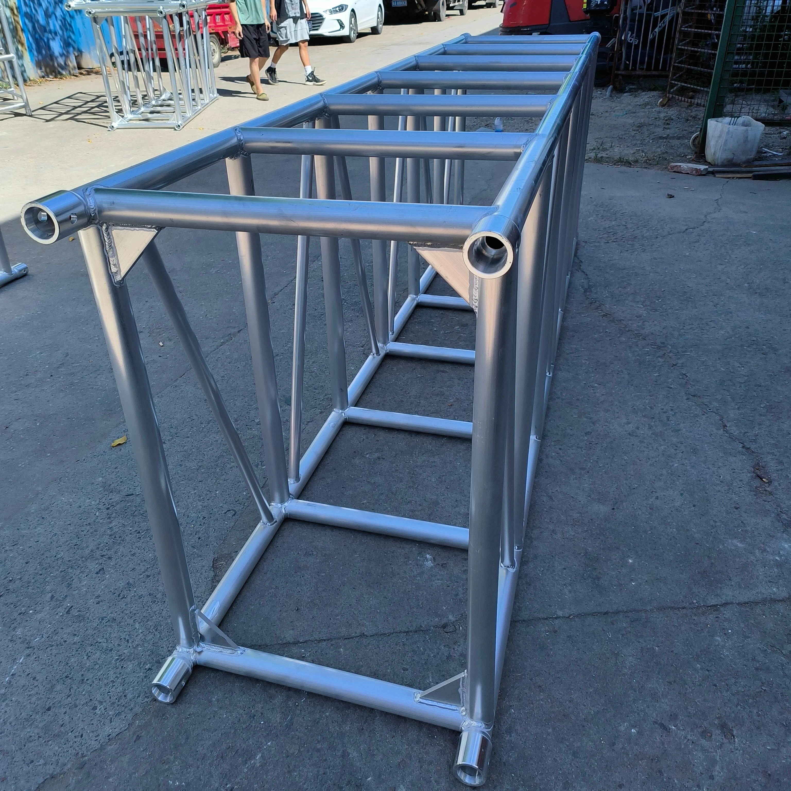 

Высококачественные алюминиевые фермы для мероприятий: прямые поставки от производителя, недорогие, для свадеб, освещения, сценических конструкций, крыши.