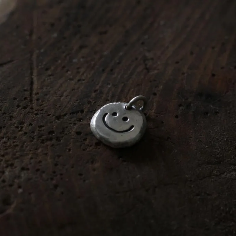 

Hand-knocking Little Smiley Face Cake Pendant Bracelet Necklace Bracelet with Pendant Side X
