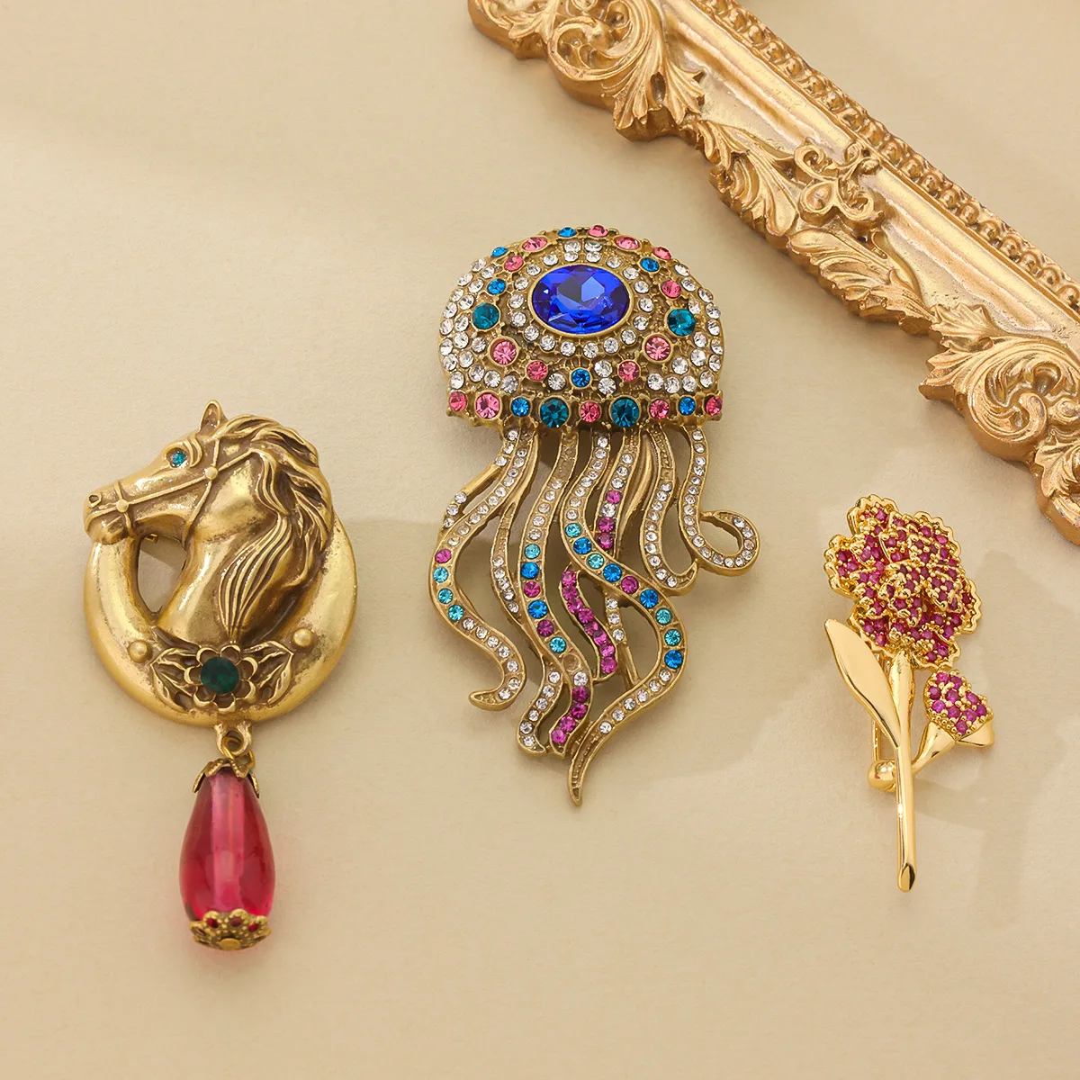 

Animal Party Brooch Set,Shiny Jellyfish Rose & Horse Design, European Statement Pins