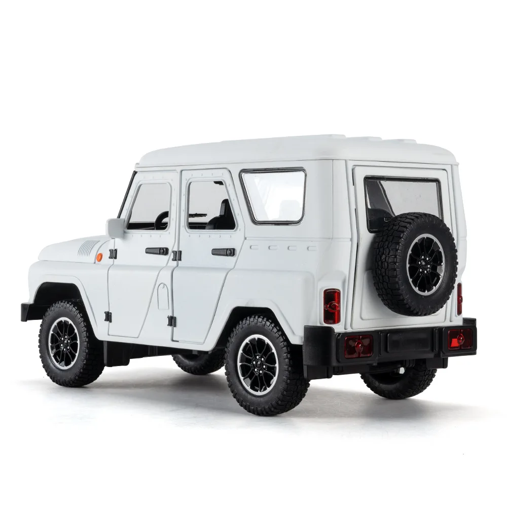 รถของเล่นโมเดล UAZ HUNTER ขนาด 1:18 รถออฟโรด ผลิตจากโลหะผสม แบบหล่อขึ้นรูป พร้อมประตูเปิดได้ มีเสียงและไฟ  แบบดึงหลัง สำหรับเด็ก เป็นของขวัญ