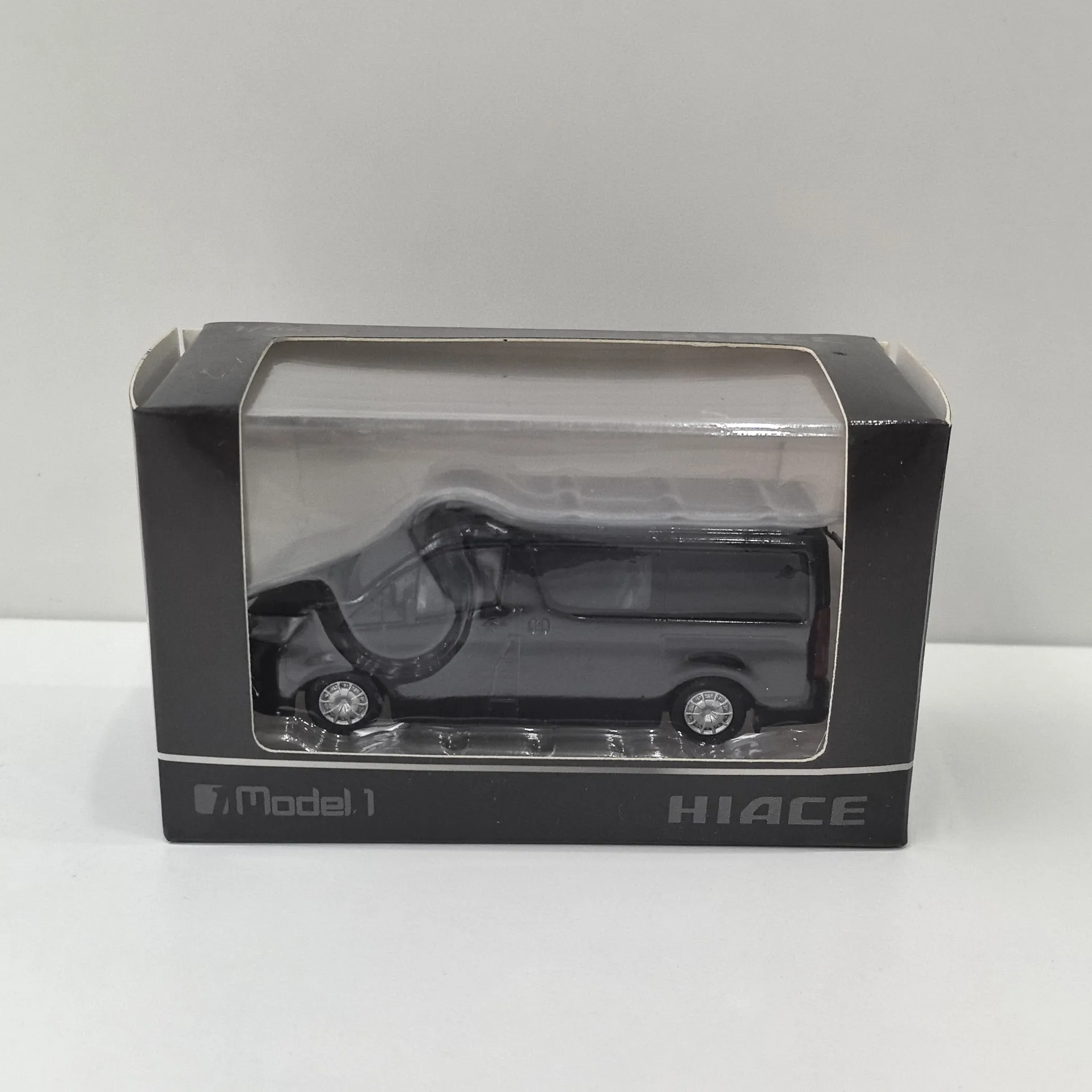 Diecast Model1 1:64 Scale Sea Lion HIACE 300 MPV Toyota Business Van Alloy Car Model Collectible Toy Gift Souvenir Display