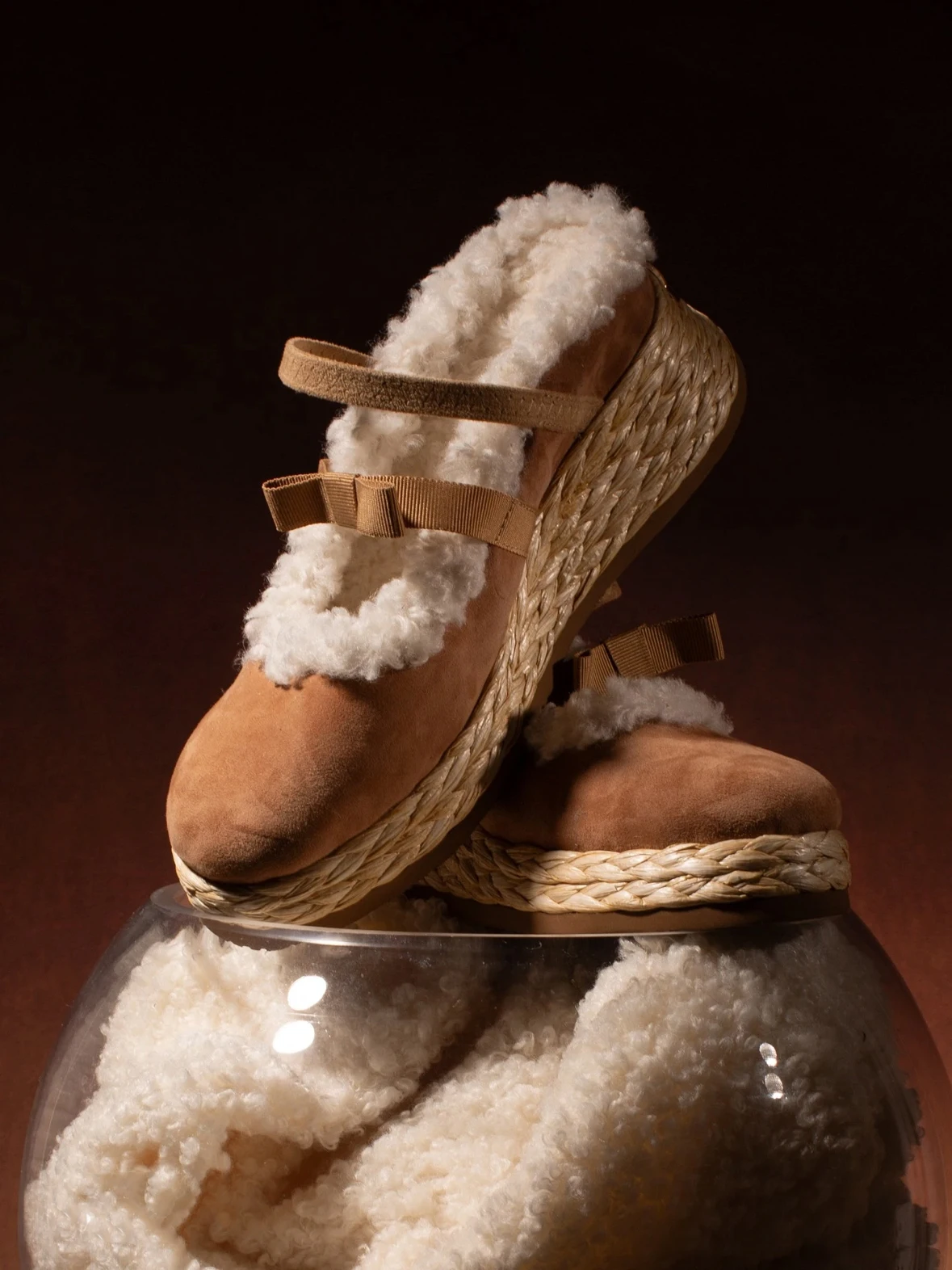 

Теплые пушистые офисные женские тапочки с открытым носком, полутапочки, осень-зима, новый стиль, повседневные слипоны из овчины с круглым носком