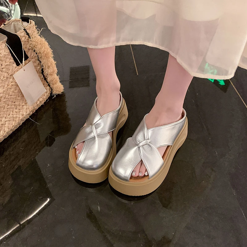 

*Summer New Round Head Thick Bottom Comfortable Casual Slippers Fashionable and Sexy Open Toed Hot Selling Slippers for Women