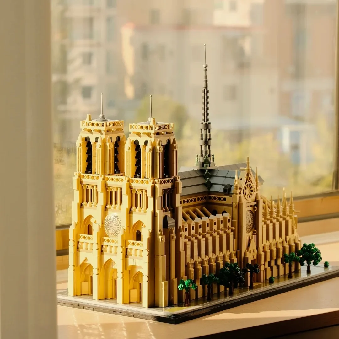 

2025 New Notre Dame de Paris World Famous Architecture Model Building Block Bricks Educational Toys Gift for Adult