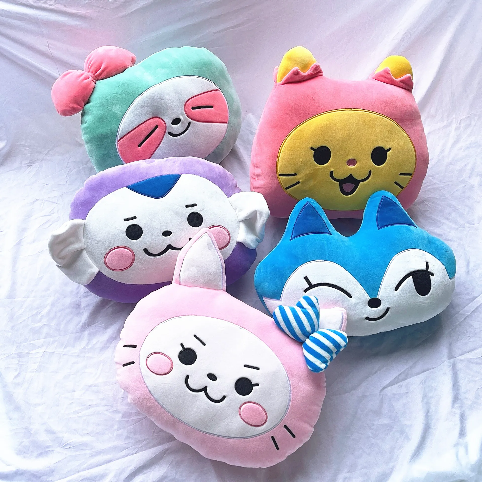 

35*38cm Kpop ITZY Kawaii Plushies Decorative Cartoon Throw Pillows for Bedroom Cute Stuffed Animals Plush Toys Room Decor Gifts