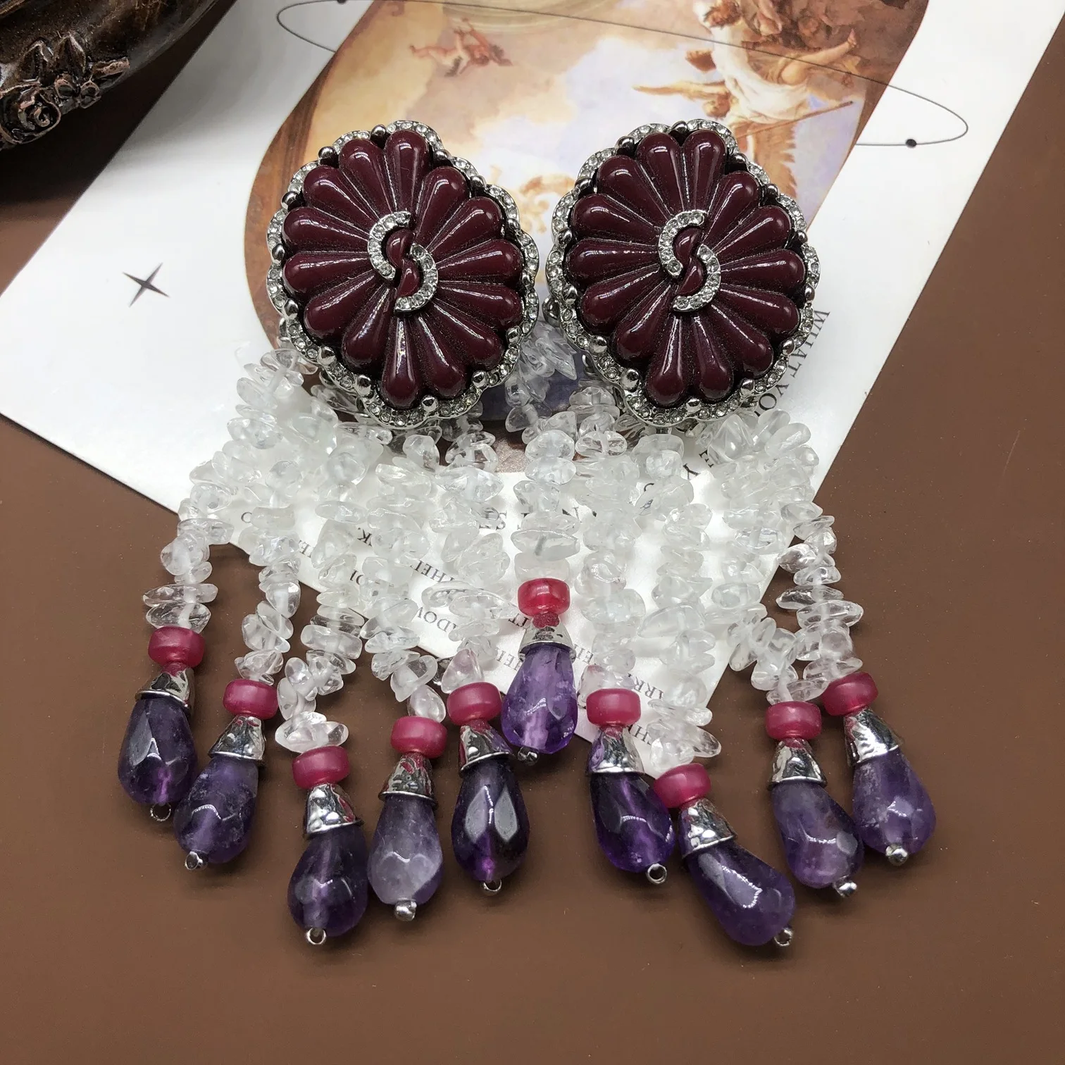 boucle-d'oreille-medievale-polyvalente-avec-pompon-en-gravier-incruste-de-strass-bijoux