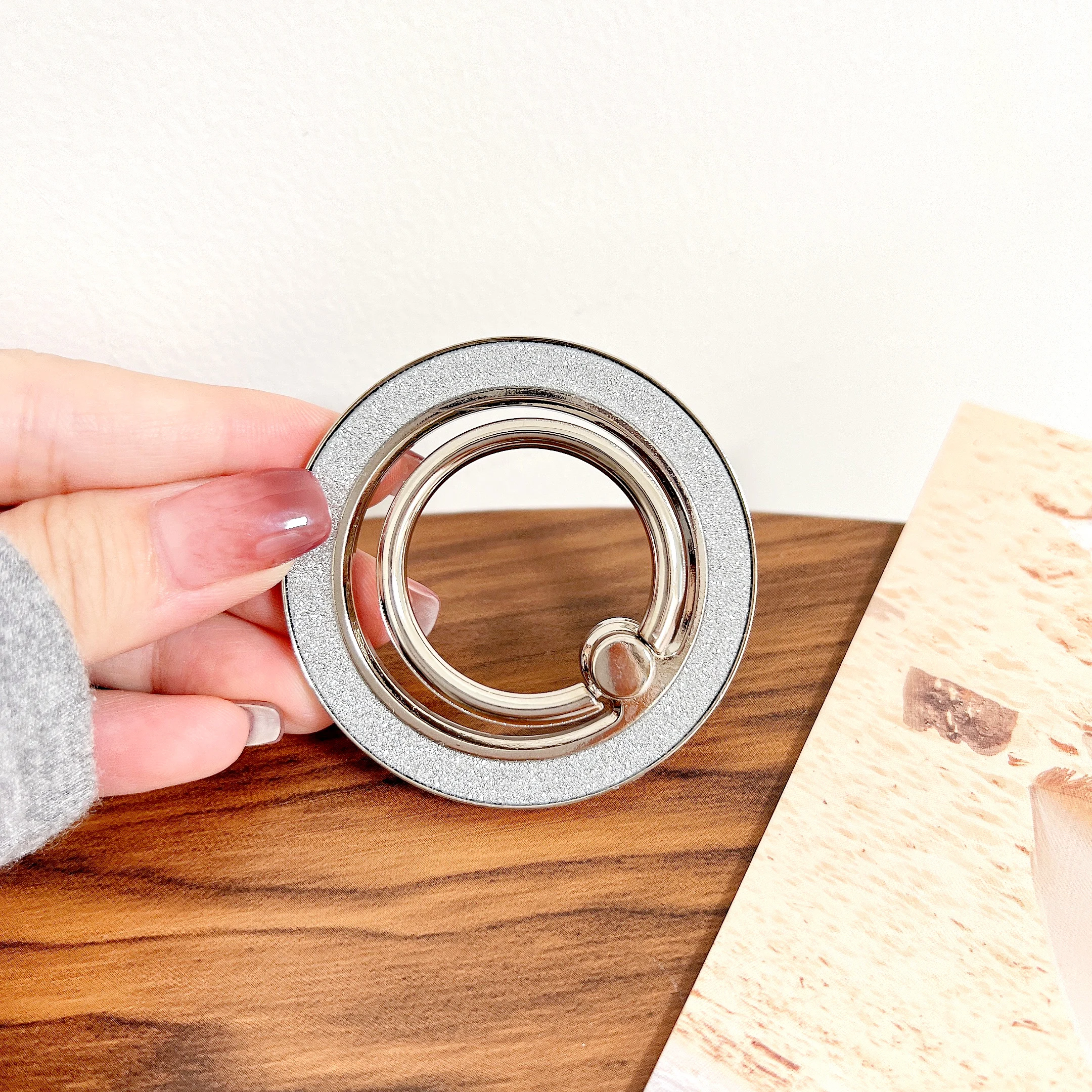 Magsafe metal glitter powder strong magnetic suction ring holder for mobile phone holder metal 360 ° rotating charging universal