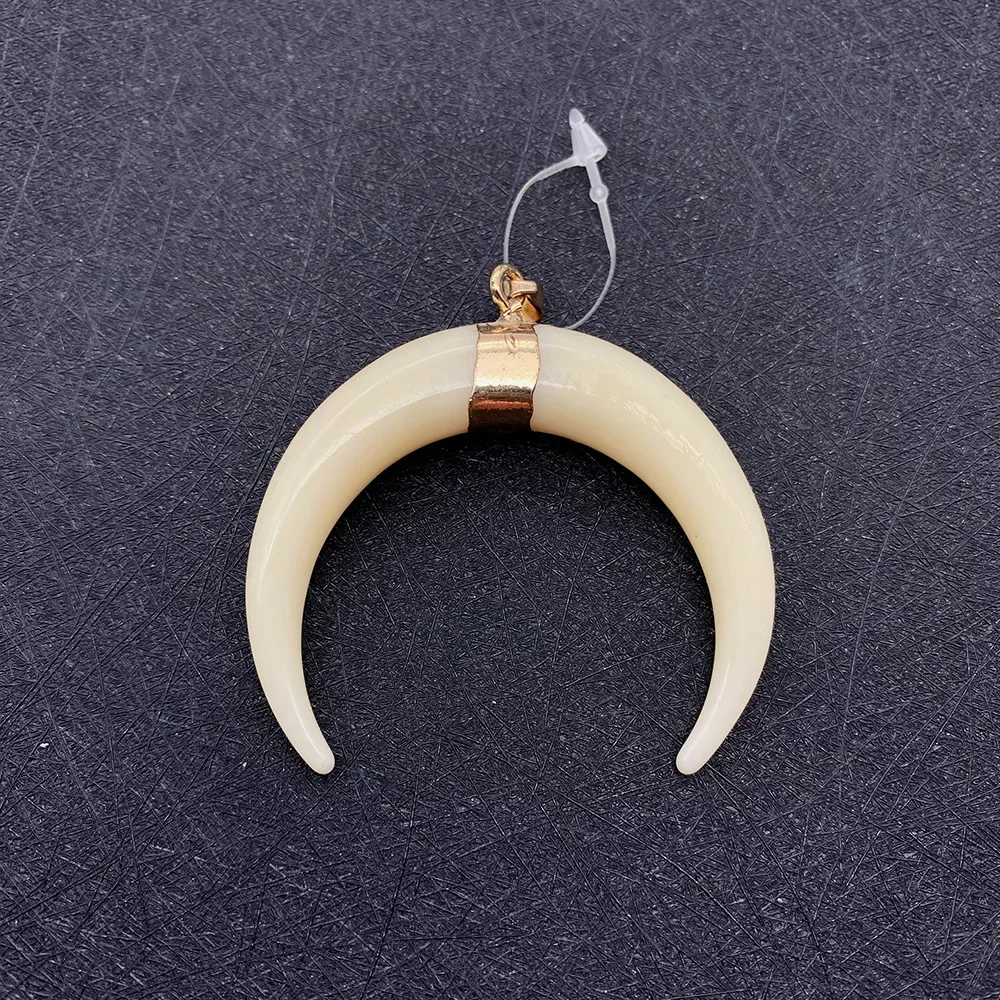 Natural Stone Resin Fashion Moon Horn-shaped Jewelry Pendant White and Black Electroplating Ladies DIY Making Necklace Jewelry