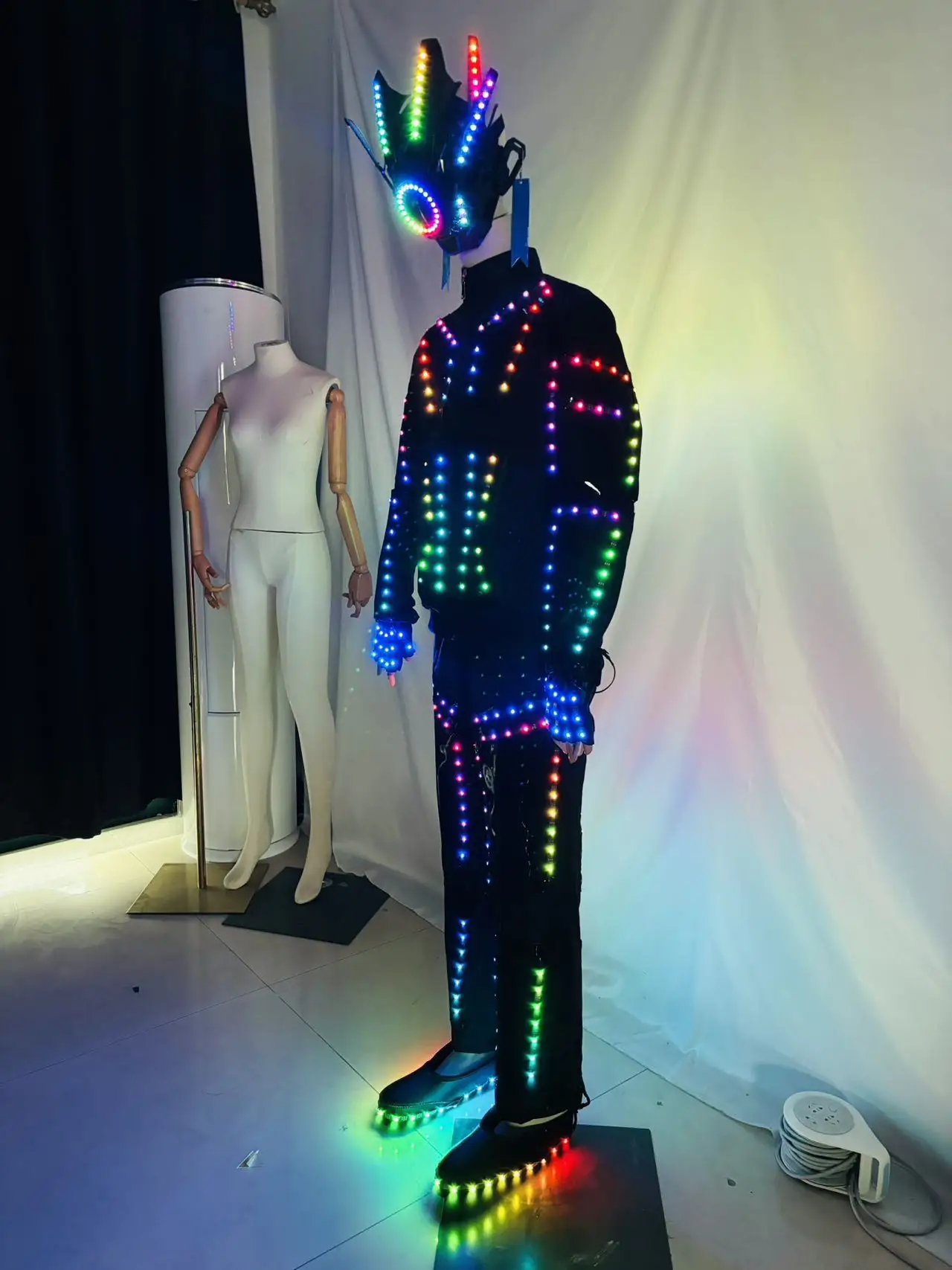 Multi-modes LED Robot Shiny Dramatic Robot for Men Night Club Dancing Stage Performance Costume