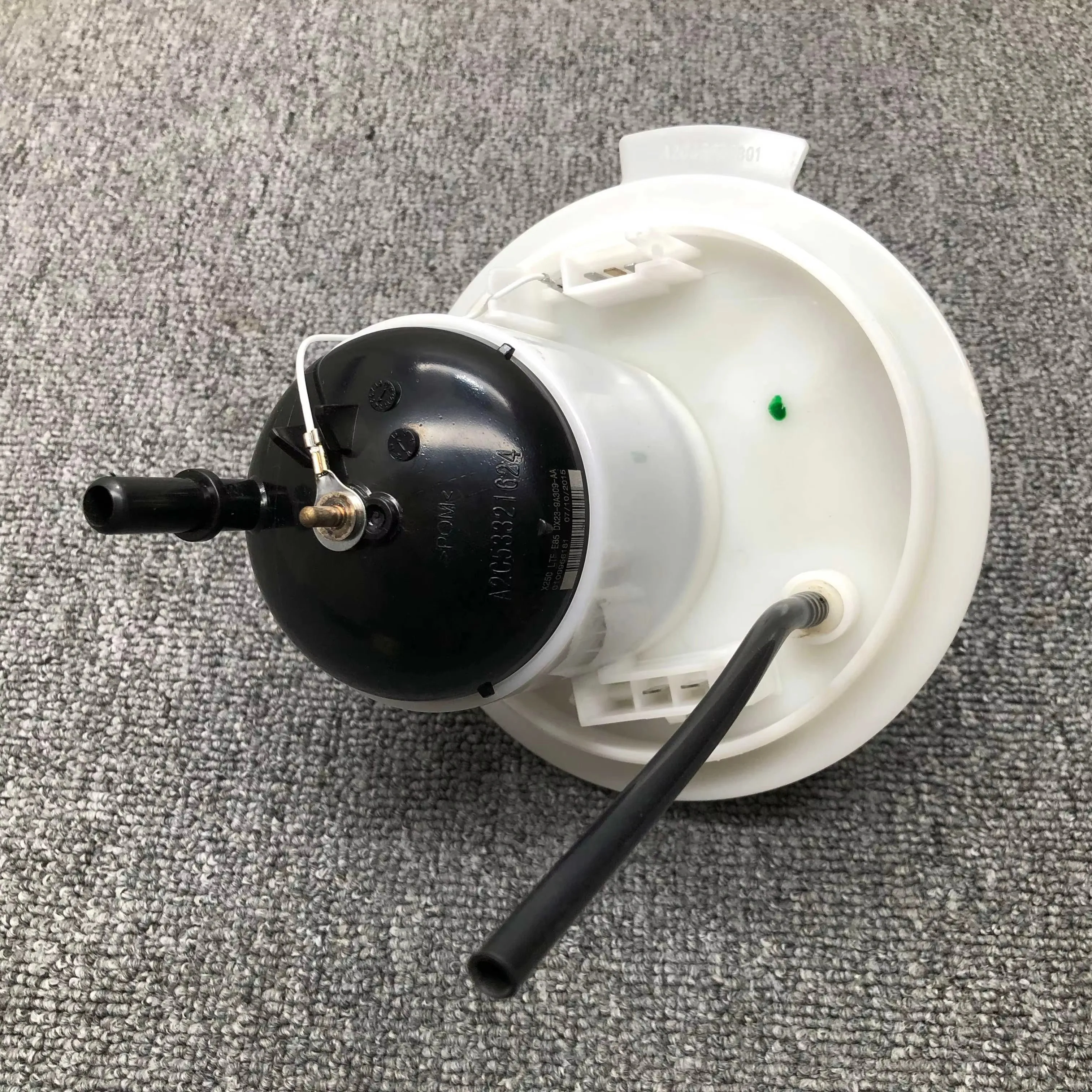 C2D28280 High Quality Cars accessories Fuel Pump Fuel Filter For JAGUAR XF X250 2013-2015 XJ X351 2011-2018 view 4
