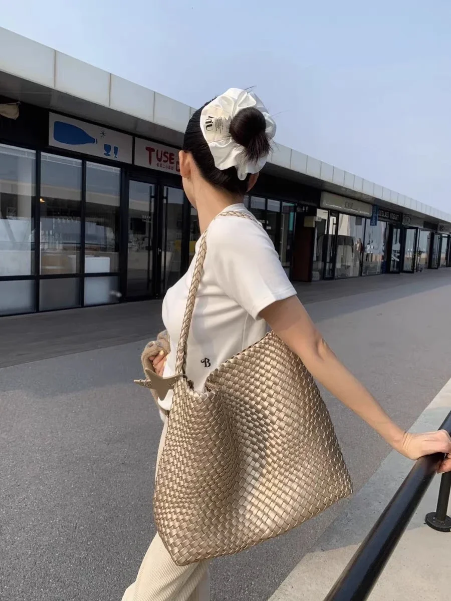 

Retro Woven Bags for Women Spicy Girl Vacation Commuting Large Capacity Hand-held Tote Shoulder Bag