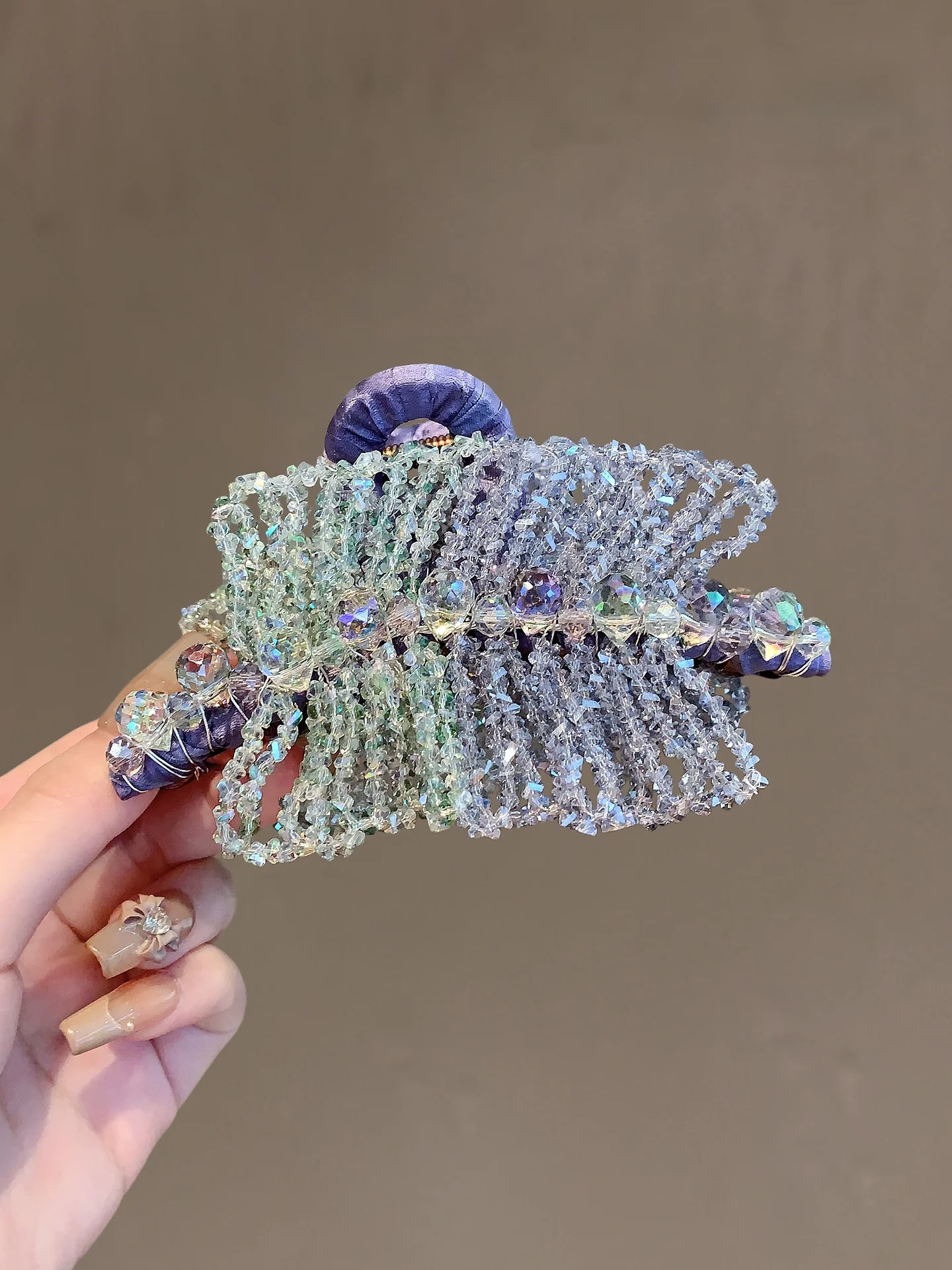 large-size-hollow-woven-hair-clip-sparkling-water-diamond-fairy-tale-shark-clamp-fashionable-hair-accessories