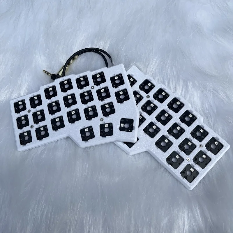 

CORNE V4.1 Low Profile Split Keyboard Wired Type-C Single-mode Custom Hot-Swap RGB QMK VIAL Gaming Low Axis Mechanical Keyboards
