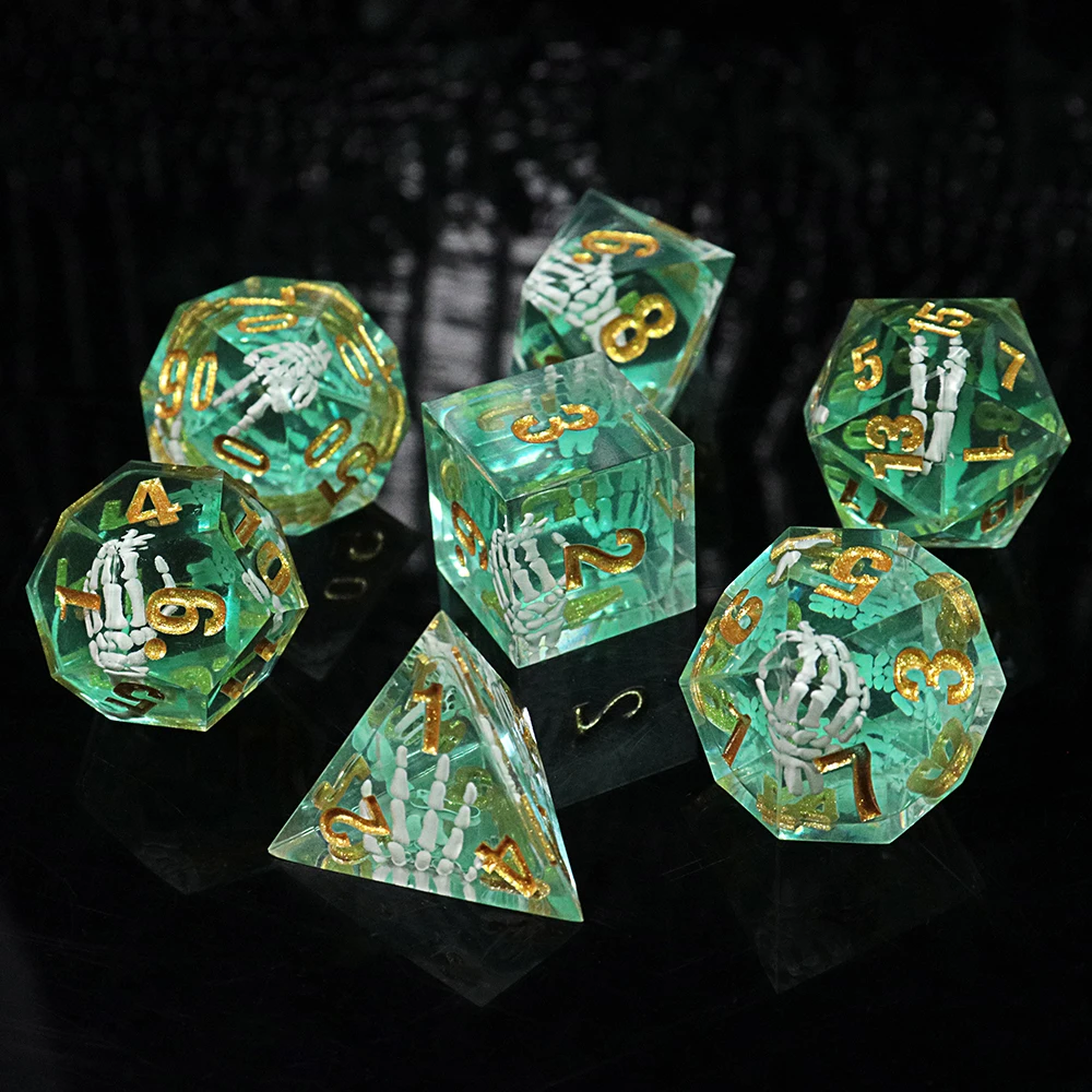 7 Pieces of New Skeleton Hand Multi-Sided Dice, a Set of Dice That Can Make You Scream in Surprise, Board Game Party Game Accessory