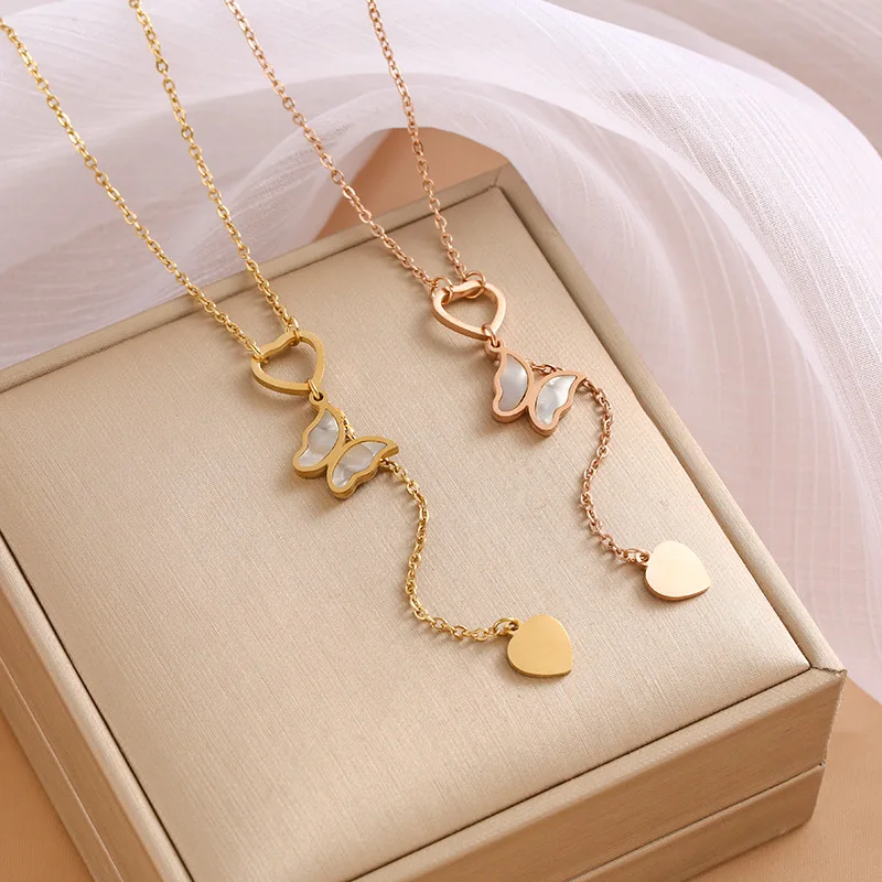 تصميم جديد قلادة على شكل فراشة على شكل قلب على شكل قلب، سلسلة الترقوة الفاخرة الخفيفة مع سحر فراشة من الفولاذ التيتانيوم